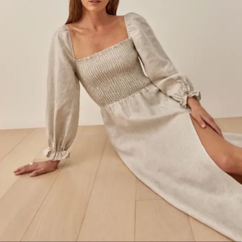NEW REFORMATION  
Gitane Linen Square Neck Smocked Slit Dress Oatmeal M